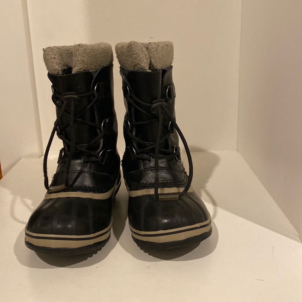 Big Kids black Sorel Yoot Pac leather upper Winter Boot size 6 big kids EUC